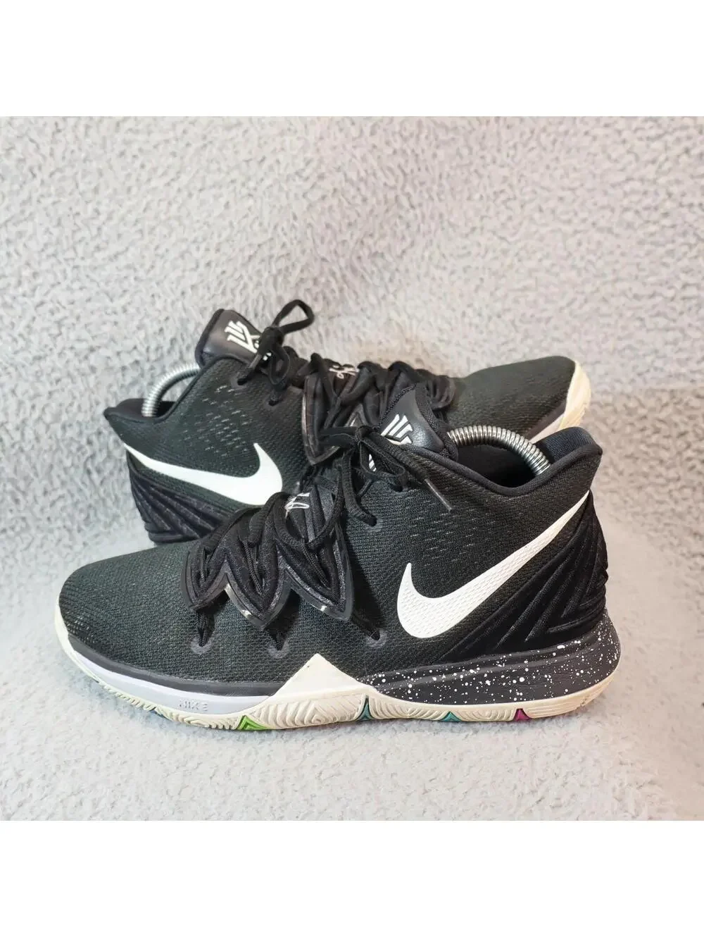 Nike Kyrie 5 Youth Size 7Y Black Basketball AQ2456-901